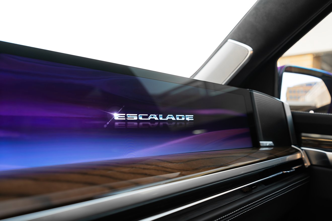 55-inch Pillar-to-Pillar Display